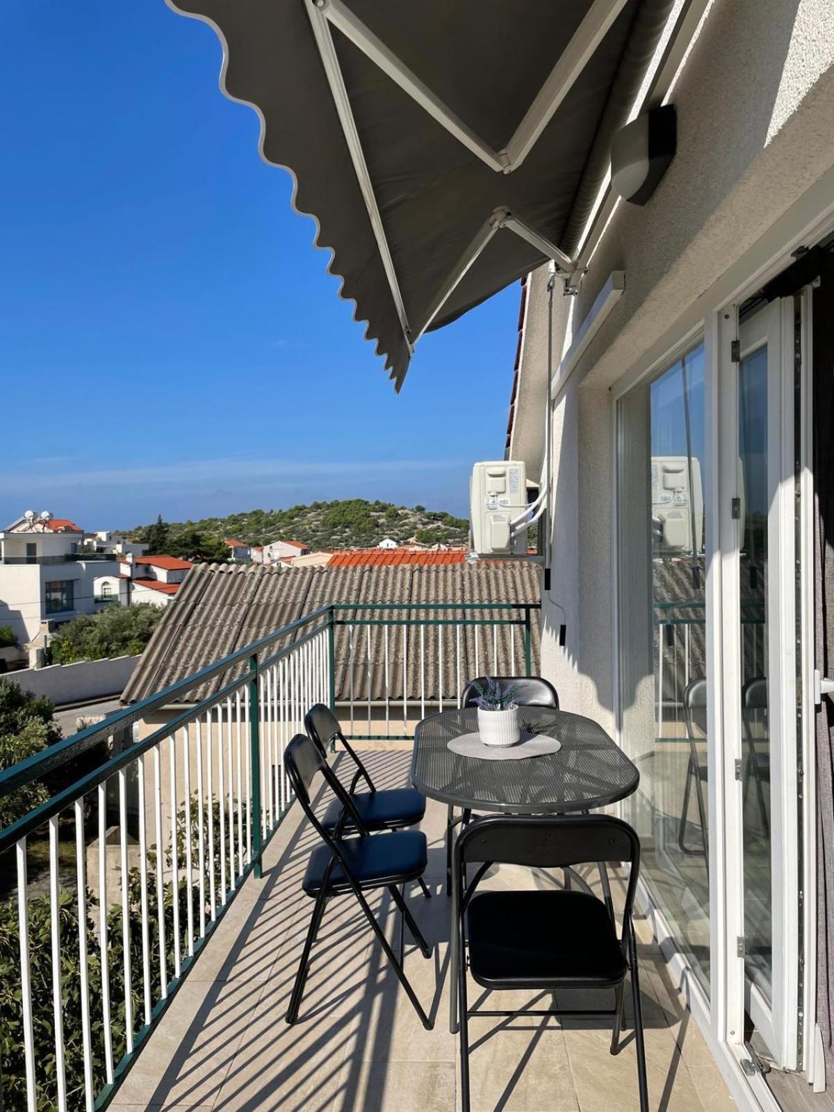 Apartments Kostelic Murter Exterior photo